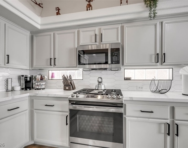 10082 Prairie Dove Avenue - Photo Thumbnail 16