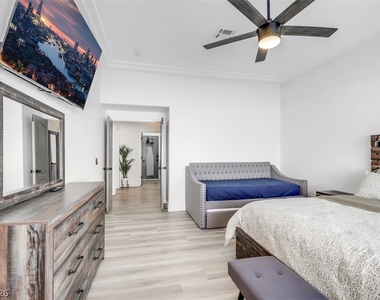 10082 Prairie Dove Avenue - Photo Thumbnail 31