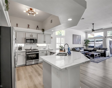 10082 Prairie Dove Avenue - Photo Thumbnail 12