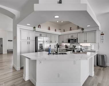 10082 Prairie Dove Avenue - Photo Thumbnail 13
