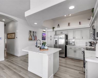 10082 Prairie Dove Avenue - Photo Thumbnail 14