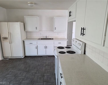 2904 Bassler Street - Photo Thumbnail 5
