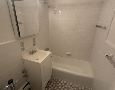 York Avenue/74th Street - Photo Thumbnail 3