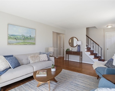37 Oakmount Drive - Photo Thumbnail 3