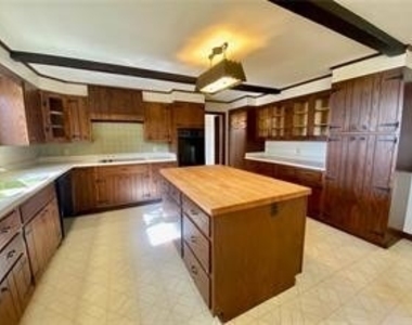 67 Glenwood Drive - Photo Thumbnail 18