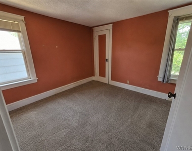 147 W Winspear Avenue - Photo Thumbnail 4