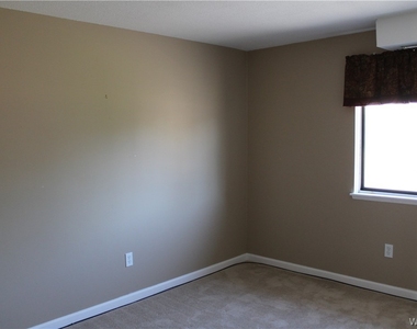3948 Ridge Lea Road - Photo Thumbnail 13