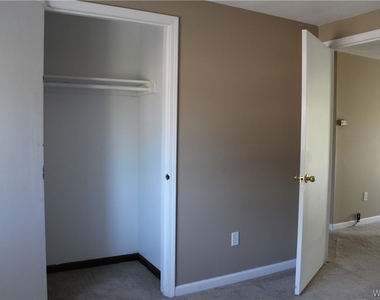 3948 Ridge Lea Road - Photo Thumbnail 14