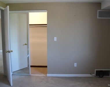 3948 Ridge Lea Road - Photo Thumbnail 17