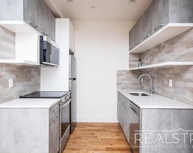 1526 Park Place - Photo Thumbnail 7