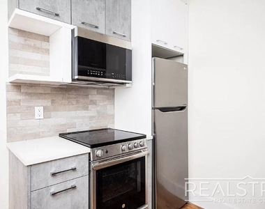 1526 Park Place - Photo Thumbnail 2