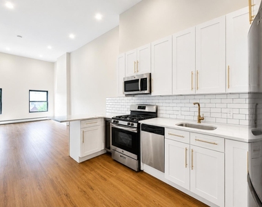 193 Jefferson Ave - Photo Thumbnail 2