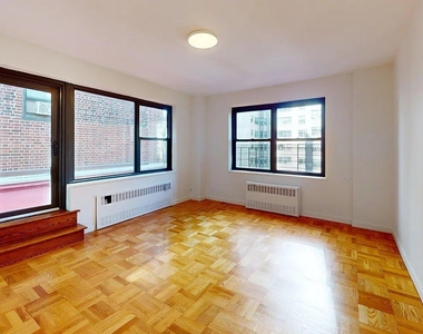 East 55th Street - Photo Thumbnail 7