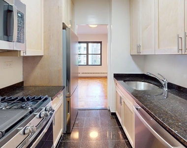 East 55th Street - Photo Thumbnail 6
