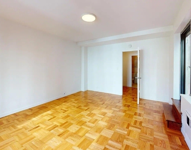 East 55th Street - Photo Thumbnail 9
