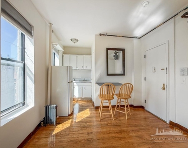 E 14th St - Photo Thumbnail 3