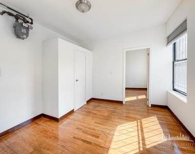E 14th St - Photo Thumbnail 2