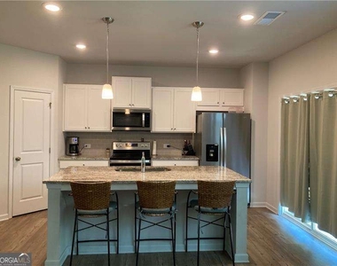 667 Summerwood Lane - Photo Thumbnail 3