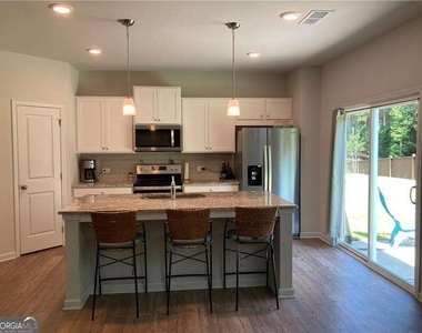 667 Summerwood Lane - Photo Thumbnail 6
