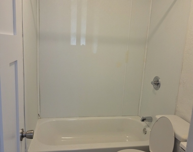 1148 Booker Avenue Sw - Photo Thumbnail 1