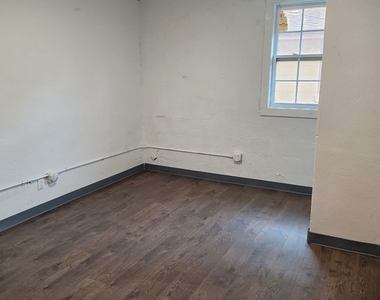 1148 Booker Avenue Sw - Photo Thumbnail 4