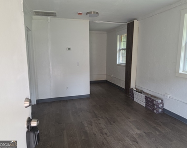 1148 Booker Avenue Sw - Photo Thumbnail 3