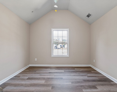 475 Louise Way - Photo Thumbnail 25