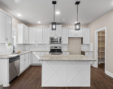 475 Louise Way - Photo Thumbnail 8