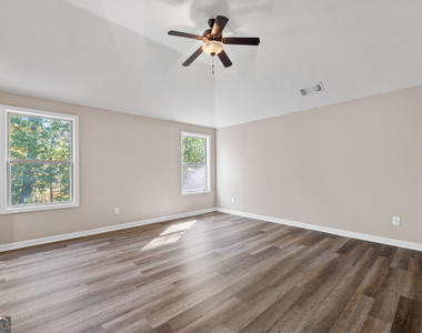 475 Louise Way - Photo Thumbnail 16