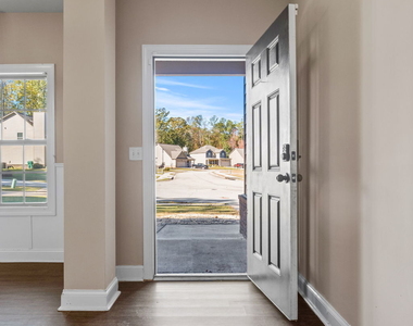 475 Louise Way - Photo Thumbnail 2