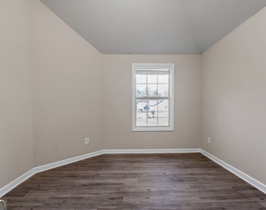 475 Louise Way - Photo Thumbnail 23