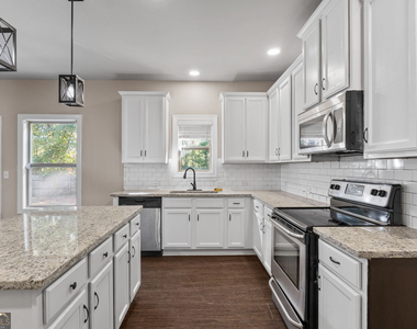 475 Louise Way - Photo Thumbnail 10
