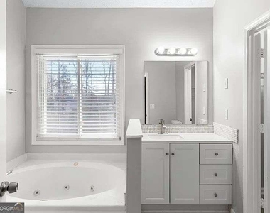 2247 June Court Sw - Photo Thumbnail 6