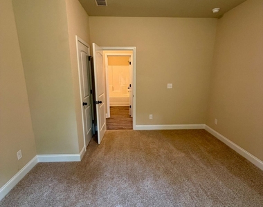 104 Armory Creek Drive - Photo Thumbnail 7