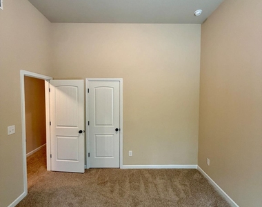 104 Armory Creek Drive - Photo Thumbnail 15