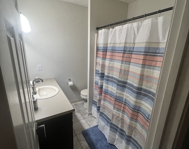 527 University Circle - Photo Thumbnail 4