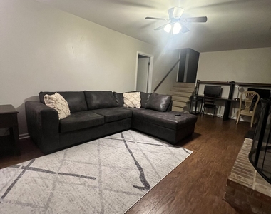 527 University Circle - Photo Thumbnail 10