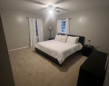 527 University Circle - Photo Thumbnail 11