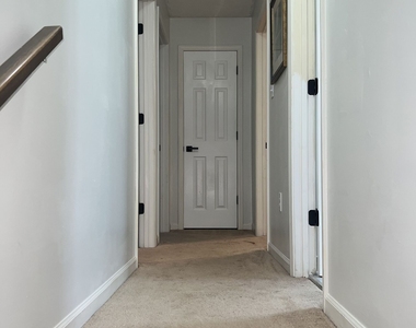 527 University Circle - Photo Thumbnail 3