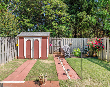 105 Governors Drive - Photo Thumbnail 14