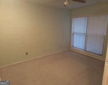 105 Governors Drive - Photo Thumbnail 4