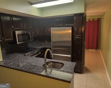 105 Governors Drive - Photo Thumbnail 8