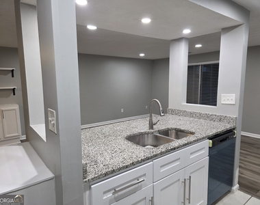 5349 Tracey Drive - Photo Thumbnail 6