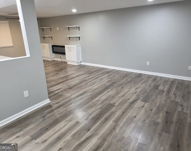 5349 Tracey Drive - Photo Thumbnail 4