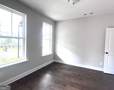 4385 Easter Lily Avenue - Photo Thumbnail 4