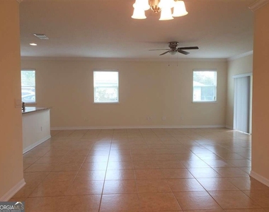 110 Cedar Circle - Photo Thumbnail 2