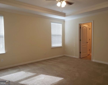 110 Cedar Circle - Photo Thumbnail 8