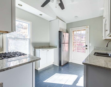 1570 Spring Lane Nw - Photo Thumbnail 13