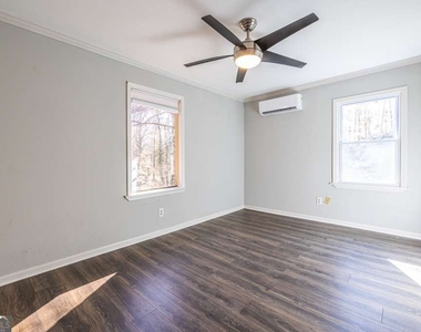 1570 Spring Lane Nw - Photo Thumbnail 18