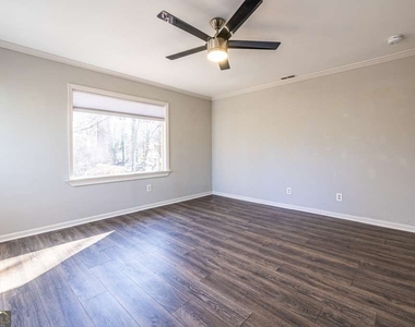 1570 Spring Lane Nw - Photo Thumbnail 7